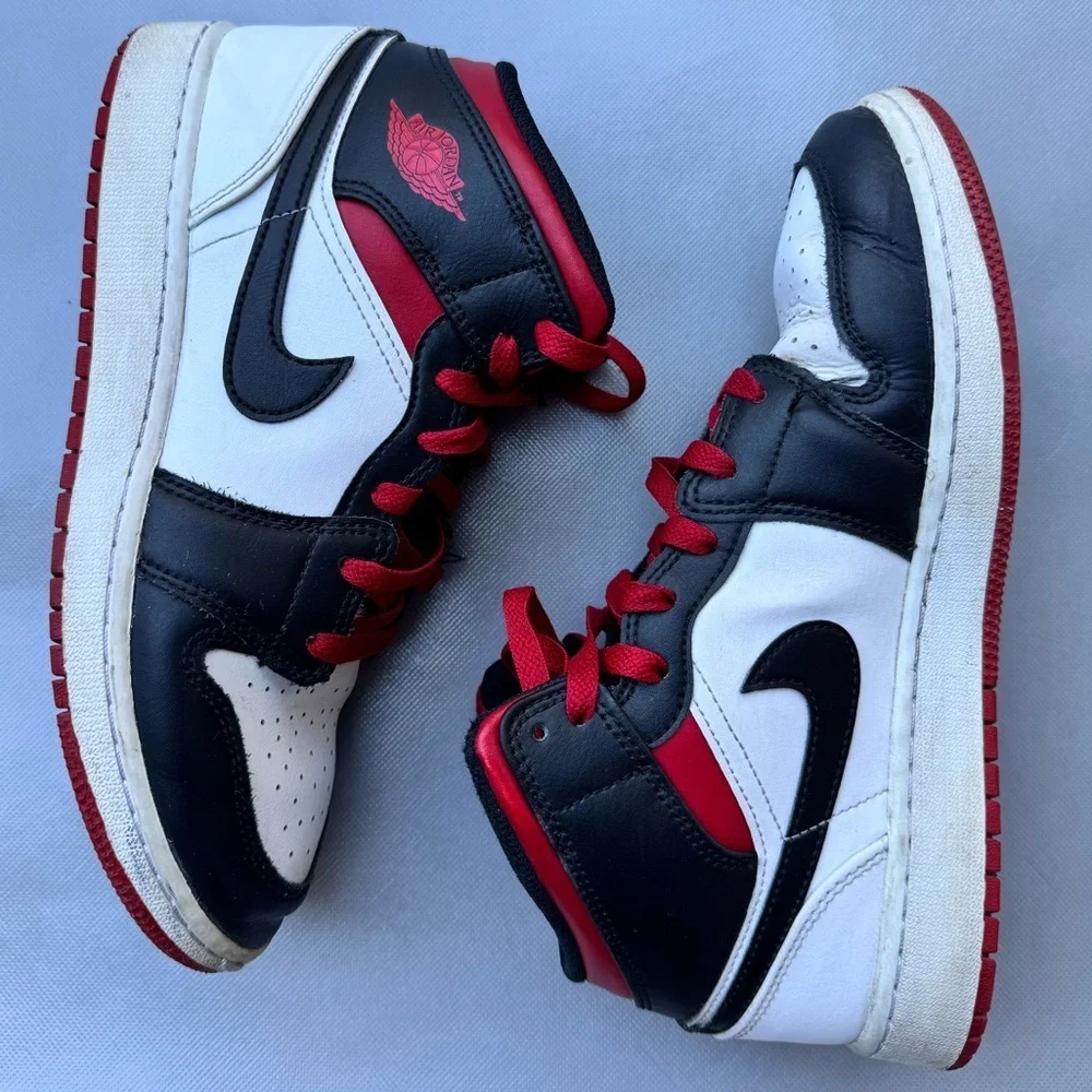 Nike Air Jordan 1 Mid Big Kids' Shoes